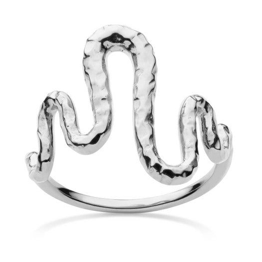 Viva ring i 925 sterlingsølv med organisk bølget design fra Maanesten.